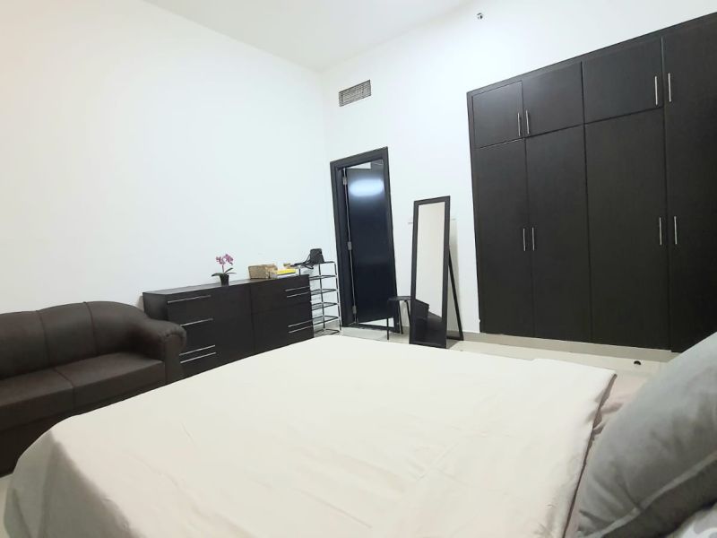 Master Room With Attached Bathroom Available For Single Person Or Two Ladies In Dubai Marina AED 5000 Per Month